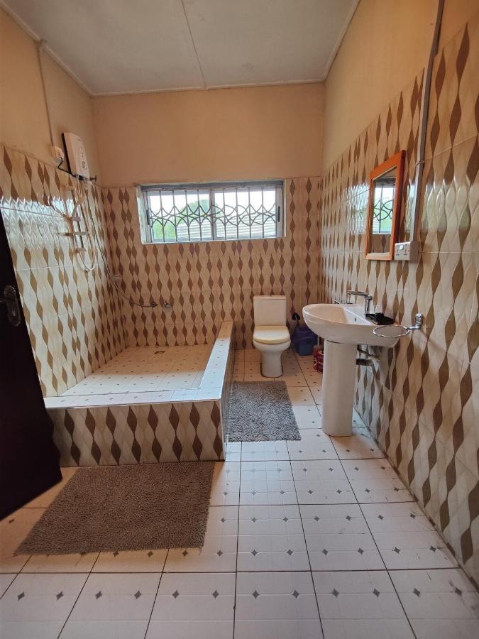 Tumi Hostel Kumasi Bagian luar foto