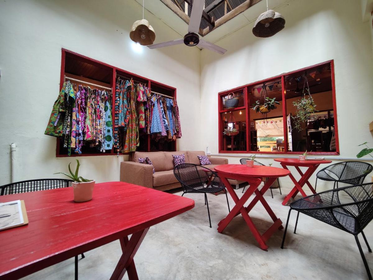 Tumi Hostel Kumasi Bagian luar foto